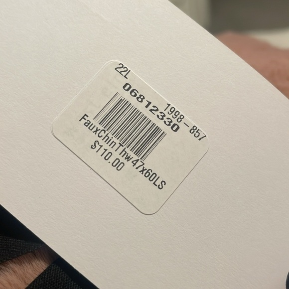 West Elm Chinchilla Faux Fur Throw 🥳HP🥳 - Picture 7 of 8